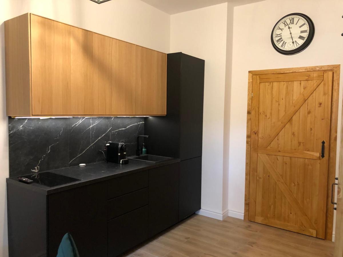 Julius Apartment *